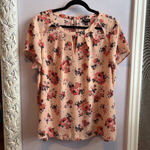 Torrid Pink Flowy Skull and flower Blouse size 0 (10/12)